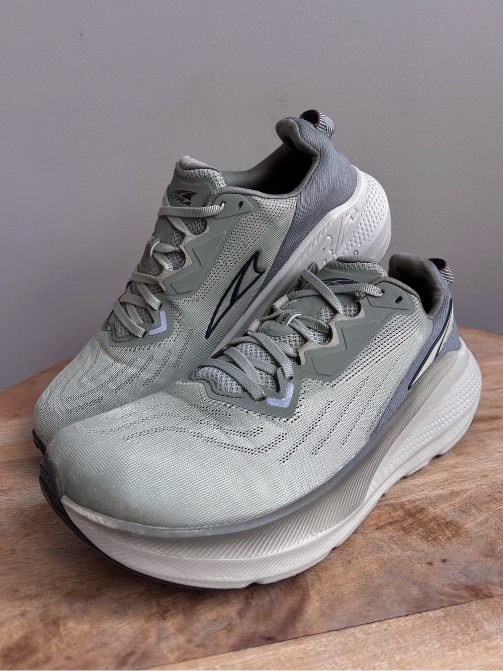 Altra FWD Via Shoes Mens Sz 10.5 Gray Sage  Sneakers Cushioned Road Running